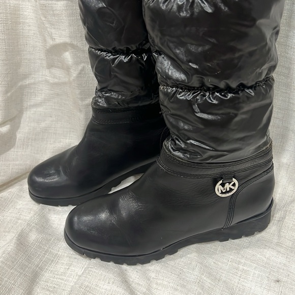 Black Fur-Trimmed Women's Boots size 7 - Picture 3 of 7